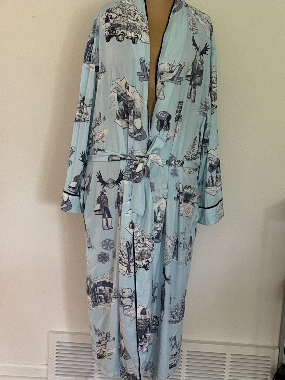 Katie Kime S/M Apres Ski Toile Robe  Light Blue Printed Tie Belt 45”L great cond